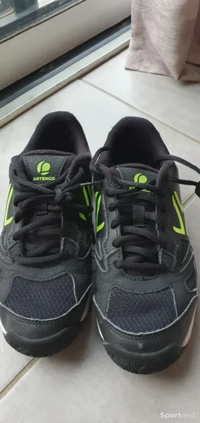 Chaussures de handball  d'occasion Ajouté le : 30/08/2023